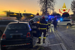 Schianto fra tre auto a Loreto: due feriti in ospedale